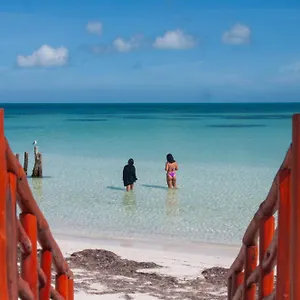 https://golden-paradise-beach.quintano-roohotels.com